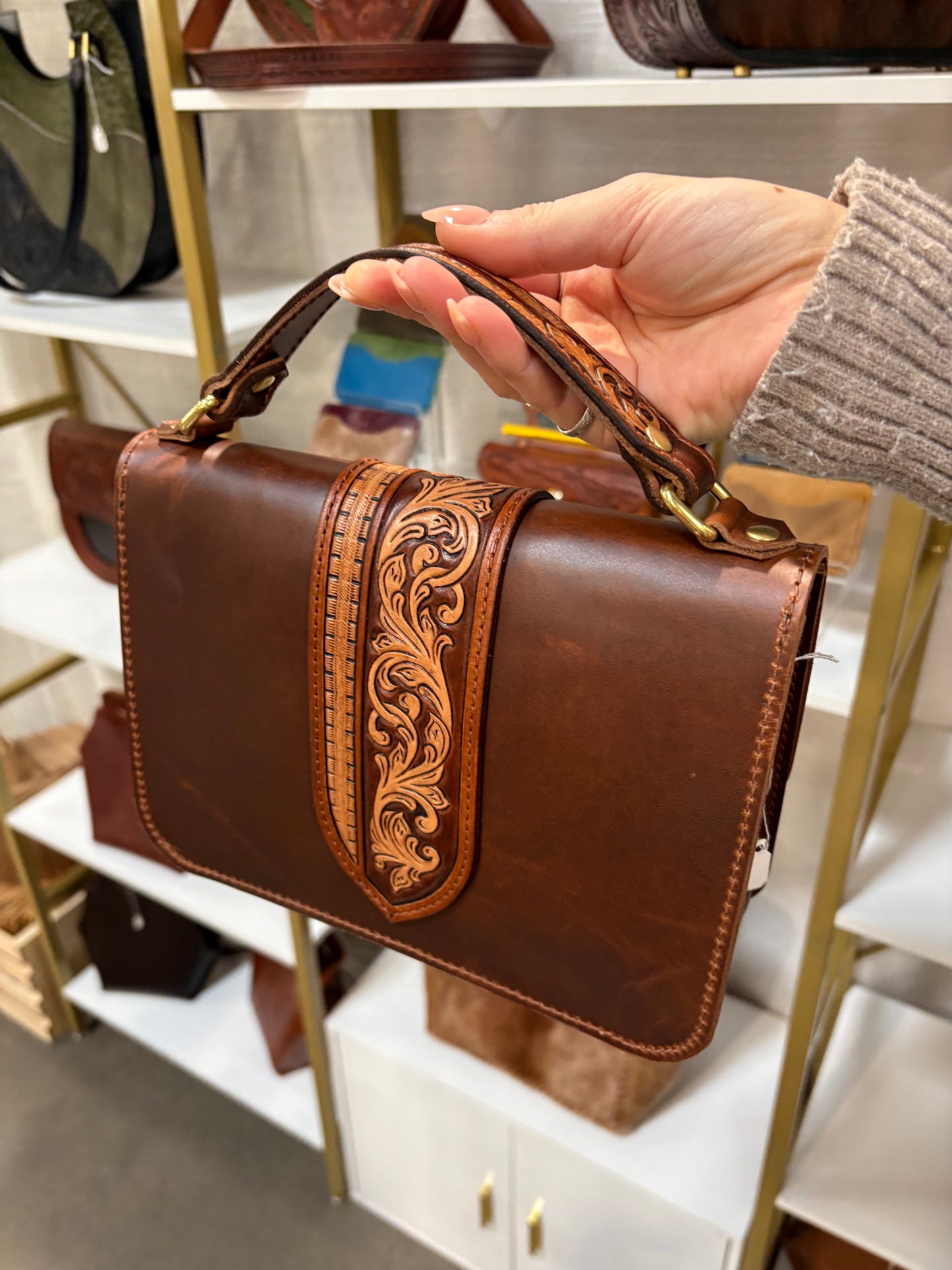 The Artesia - Caramel Tricolor Scrollwork